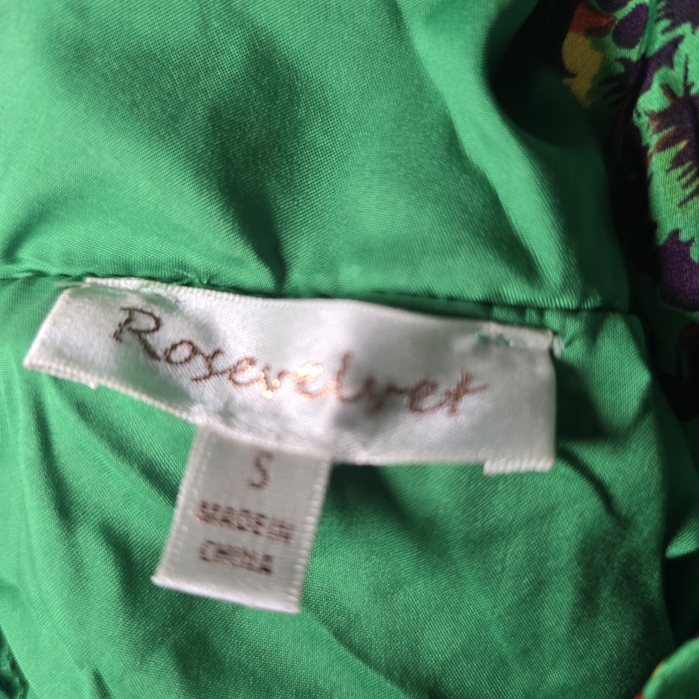 Green Floral V-Neck Dress - Picture 3 of 6
